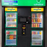 فروشنده در غرفه مترو نامی نو بار (قلهک)