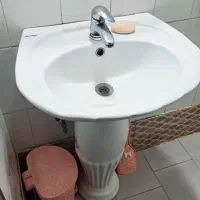 روشویی دستشویی و شیر و آینه