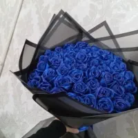 دسته گل و باکس گل رز روبانی
