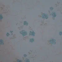 یک رول کاغذ دیواری نو