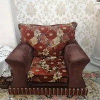 مبلمان راحتی 5 نفره به همراه میز جلوی مبلی