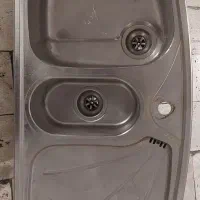 سینک ظرفشویی استیل تمیز، سالم و بدون نشتی