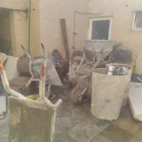 تعدادی بشکه و فرغون|مصالح و تجهیزات ساختمان|اصفهان, نقش جهان|دیوار