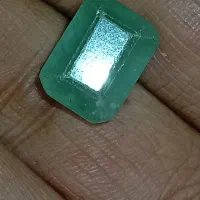 زمرد زیبا و دامله