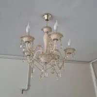 یک عدد لوستر بدنه لامپ