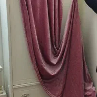 والان کنار پرده