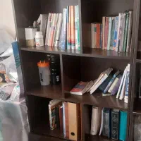 تخت وکتاب خانه و دراور واینه تشک تخت در حد نو