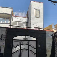 حیاط دوطبقه ونیم