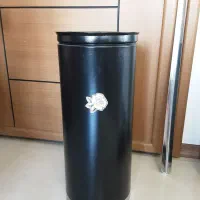 گلدان فلزی قهوه ای سوخته استوانه و کونیک|گل و گیاه طبیعی|تهران, باغ فیض|دیوار