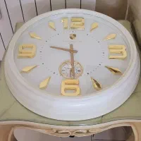 ساعت دارای دو موتور