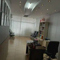 منشی آموزشگاه زبان