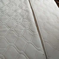 تخت چوبی دو نفره و دو عدد تشک ا نفره 90در 2متر