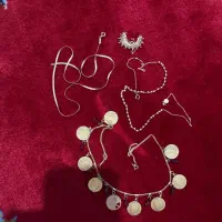 مقداری طلا و ربع سکه و پارسیان