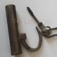 قفل پیچی|کلکسیون اشیاء عتیقه|اصفهان, باب الدشت|دیوار