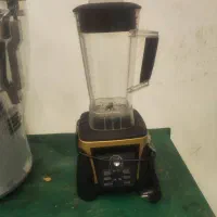 تعدادی وسایل آبمیوه و میوه فروشی