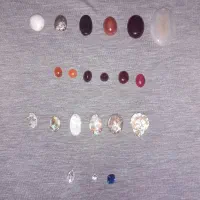 تعدادی نگین