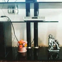 میز تلویزیون شیشه‌ای