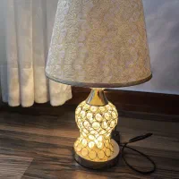 چراغ خواب آباژور کنار تختی