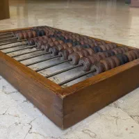 چرتکه قدیمی با قدمتی بیش از ۱۰۰ سال