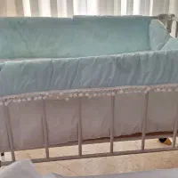 گهواره و تخت کنار مادر با تاب ایستاده رایگان|تخت و صندلی بچه|تهران, نارمک جنوبی|دیوار