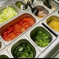 سالن دار /صندوق دار/ آشپز صبحانه/کارگر خدماتی