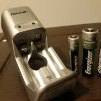 شارژر باتری قلمی و نیم قلمی Energizer