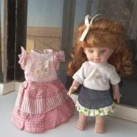 عروسک همراه با دو لباس