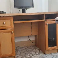 مانیتور و کیس و میز کامپیوتر