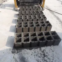 استخدام نیروی کار حرفه ای،متعهد و با تجربه بلوک زن