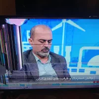 تلویزیون ۴۳ اینچ نصف صفحش شکسته