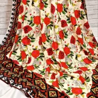 رومیزی یلدایی اندازه ۱/۵در ۱/۵ جنس مخمل  پورشه .