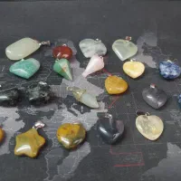 فروش گردن اویز و سنگ های معدنی اصل گردنبد