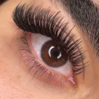 مدل برای خدمات تخصصی اکستنشن مژه