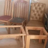 تعداد زیادی کمد و میز جلو مبلی و صندلی چوبی|مبلمان خانگی و میز عسلی|کیش, |دیوار