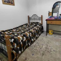 تخت خواب تک نفره به همراه میز آیینه