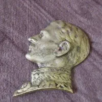 تندیس برنز شاه و تاج پهلوی|کلکسیون اشیاء عتیقه|ارومیه, |دیوار