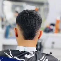 آرایشگر سیار آرایشگر در منزل فیشیال. پدیکور