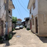 زمین در آب و برق