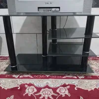 میز تلویزیون شیشه ای وتلویزیون ۲۴ اینج