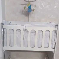 تخت کنار مادر