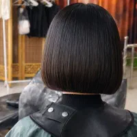 خدمات رنگ وکراتین،میکاپ،فیشیال،مژه،ناخن و کوتاهی