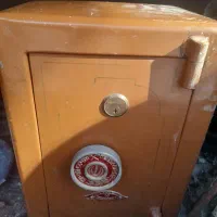 گاو صنوق ال|ابزارآلات|شبستر, |دیوار