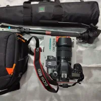 دوربین کانن80d با لنز 18-135همراه با پایه