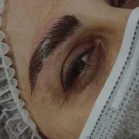 انجام خدمات زیبایی میکرو بلیدینک ابرو