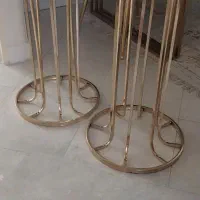 دو عدد استند کنار سالنی در حد نو
