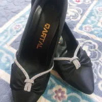 یک جفت کفش نو نو هست سایز ۴۰