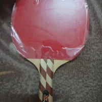 یک دسته ی پینگ پنگ/تنیس روی میز