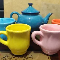 قوری سنتی سفالی ابی فیروزه لعابی و لیوان ماگ رنگی