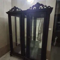 دو عدد ویترین پایه دار شیشه ای