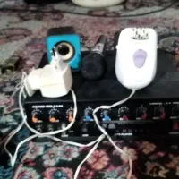 یک دستگاه اکو با میکروفن